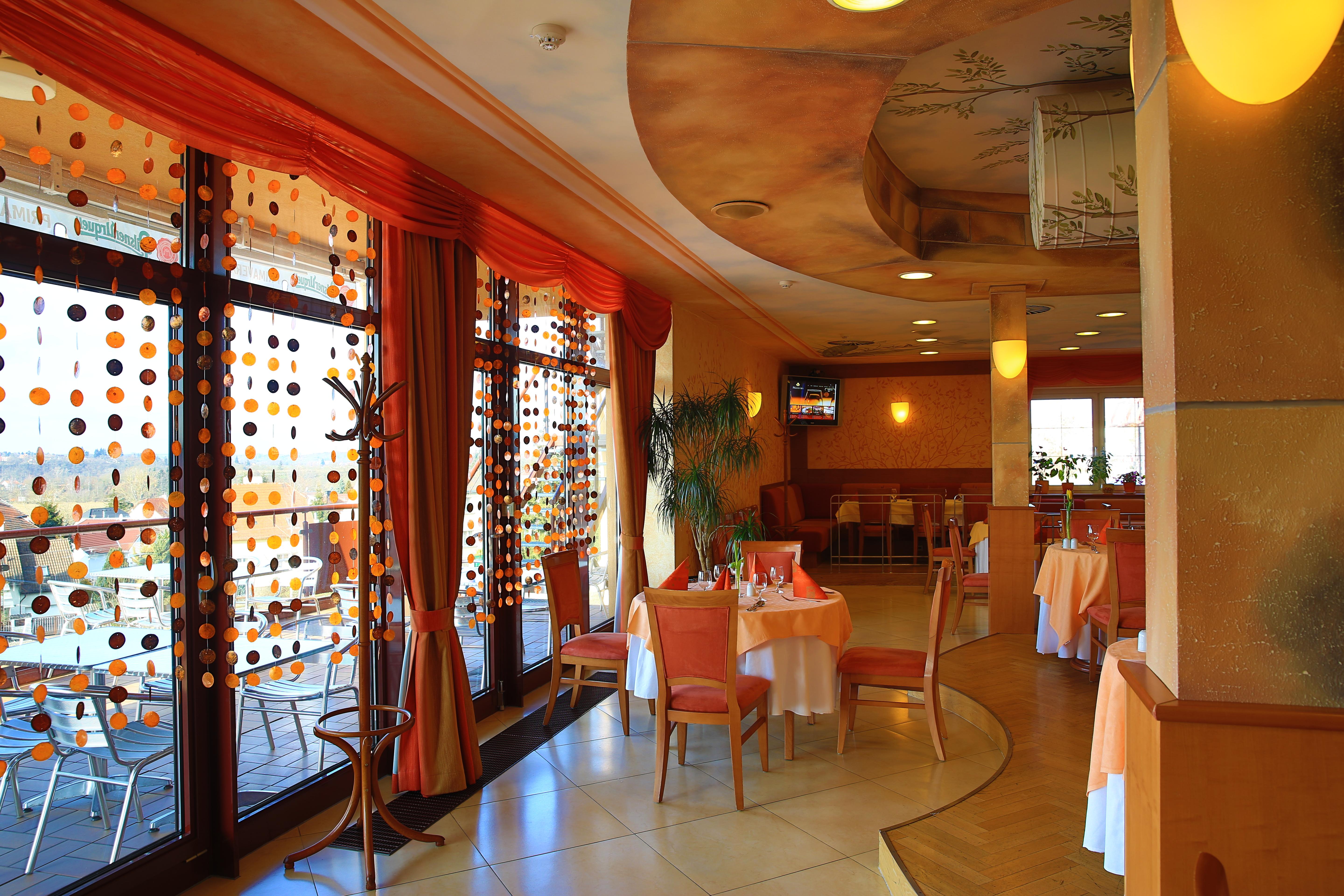 Primavera & Congress Centre Hotel 4*