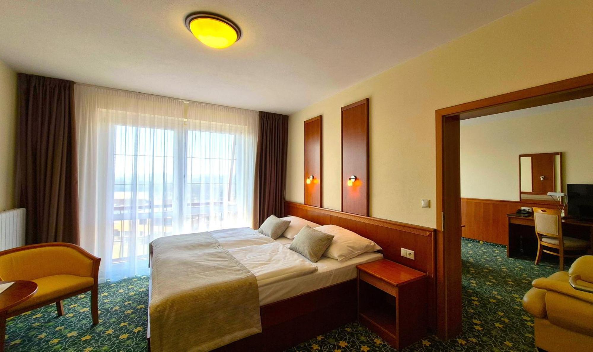 Primavera & Congress Centre 4*